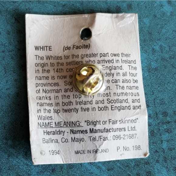 Vintage White family crest pin lapel enamel brooch coat of arms - Picture 5 of 5